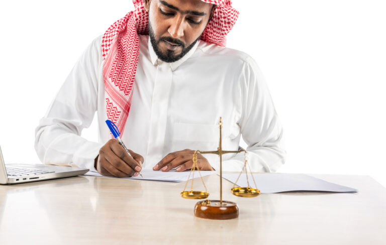 محامي يدرس حكم الترويج لأول مرة في السعودية